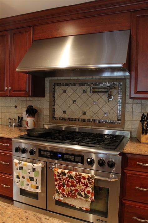 Cabinet Filler Ideas for Maximum Space Utilization Next to Your Stove