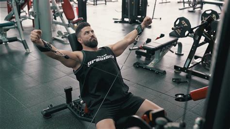 Cable Crucifix Lateral Raise