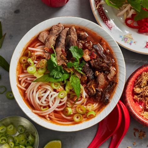 cach nau bun bo hue ngon