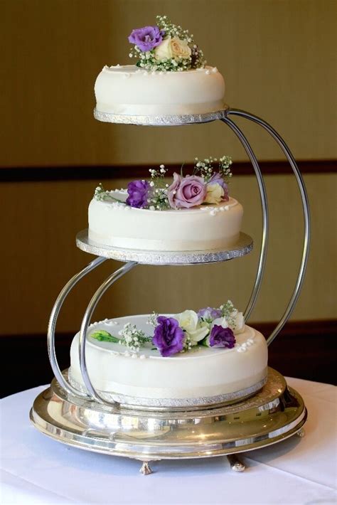 3 separate tier wedding cake with flowers Wedding cake roses, Fall