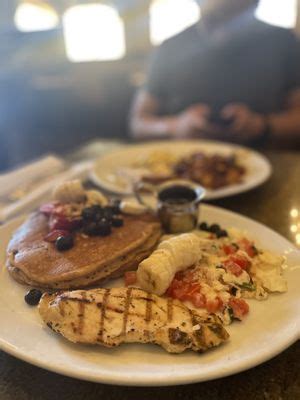 Calabasas Commons Breakfast