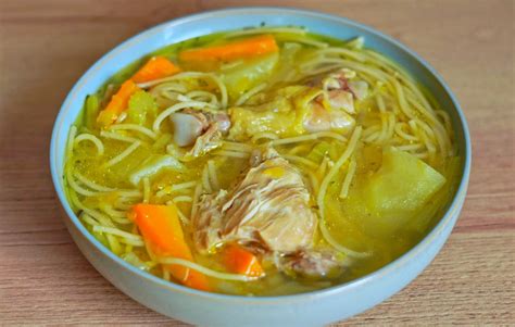 Caldo Con Sabor De Pollo