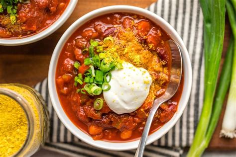 calories in 1 cup chili with meat and beans