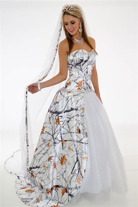 New Arrival Halter Camo Wedding Dresses Detachable Court Train White