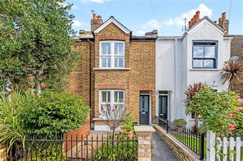 Campbell Close Twickenham