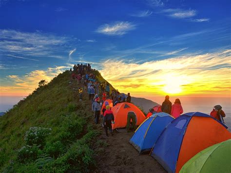 Camping di Gunung Andong