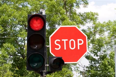 What to Do at Green, Yellow, and Red Traffic Lights Aceable