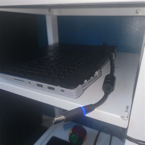 can a laptop work without screen attached