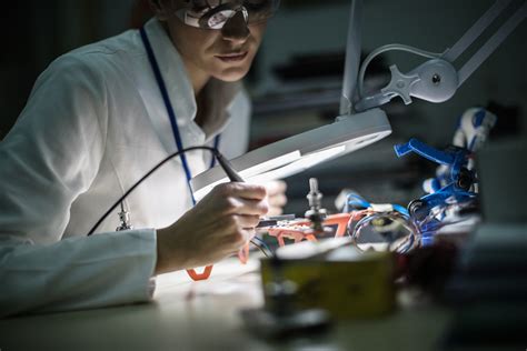 can electrical engineers work in robotics