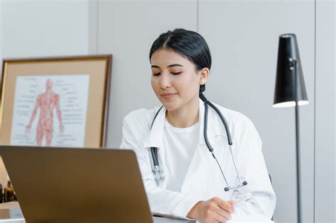 UI College of Dentistry promotes geriatric dental care in the classroom