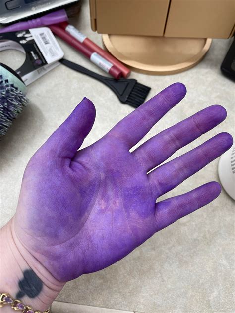 Can I Dye Hair Without Gloves