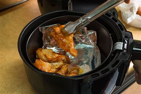 Can I Put Metal Pan In Air Fryer
