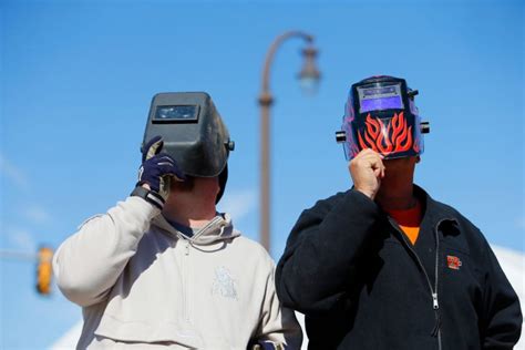 can i watch the eclipse with welding goggles
