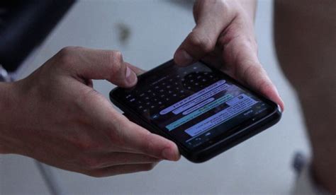 can iphone users see when android users are typing
