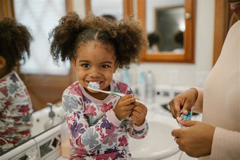 can kids use adult toothpaste
