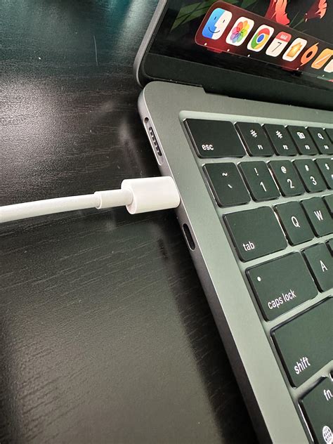 can macbook m2 charge with type c