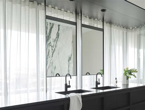 Can Mirror Face The Window