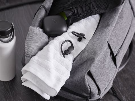 can we use earbuds separately