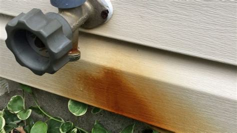 can you remove rust stains from vinyl siding