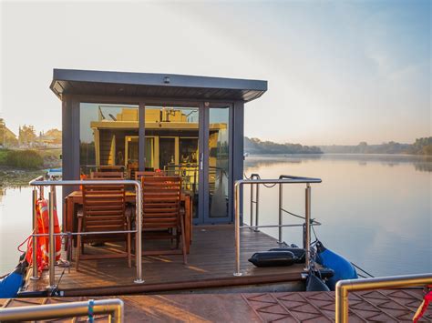 can you rent a houseboat to live in