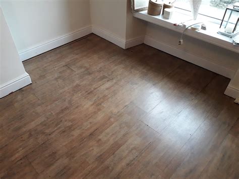 can you stain laminate wood floor