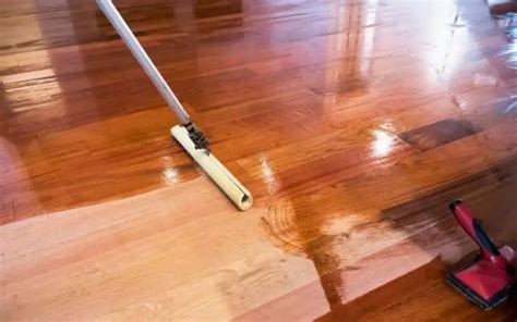can you stain laminate wood floor