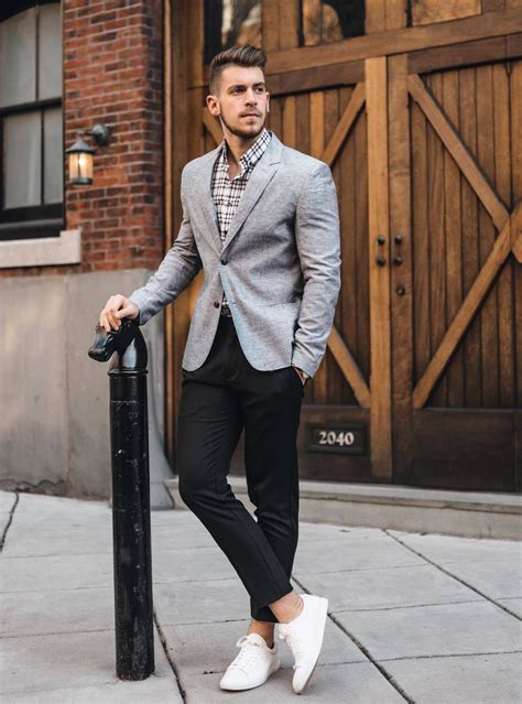 can you wear a dark grey shirt with black pants
