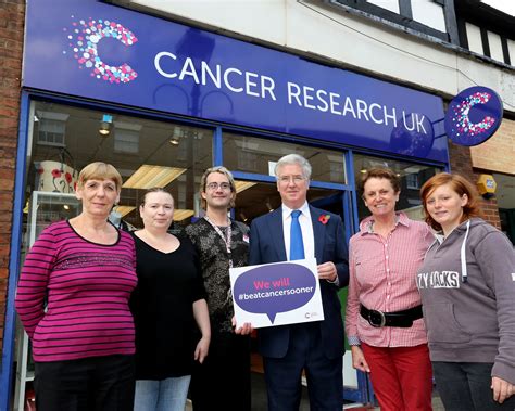 cancer research uk shop volunteer