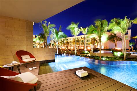 cancun resorts with swim out rooms