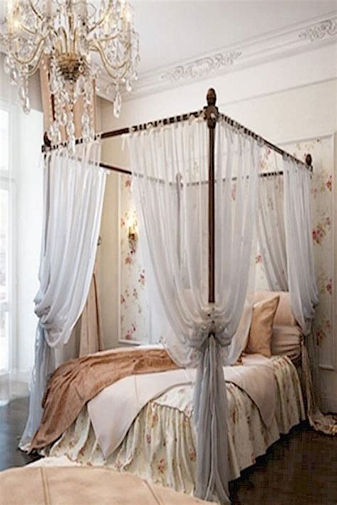 Canopy Bed in Couples Bedroom