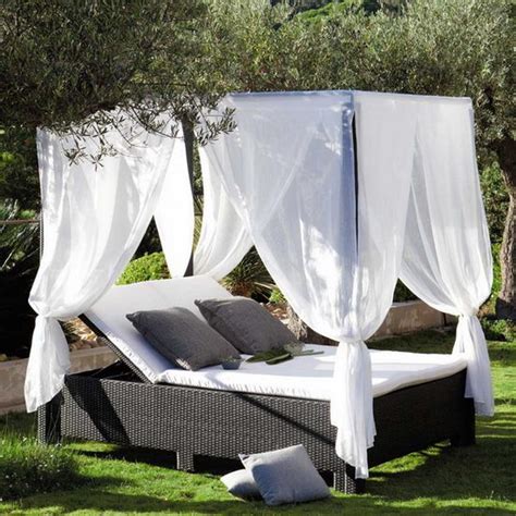 canopy bed outdoor