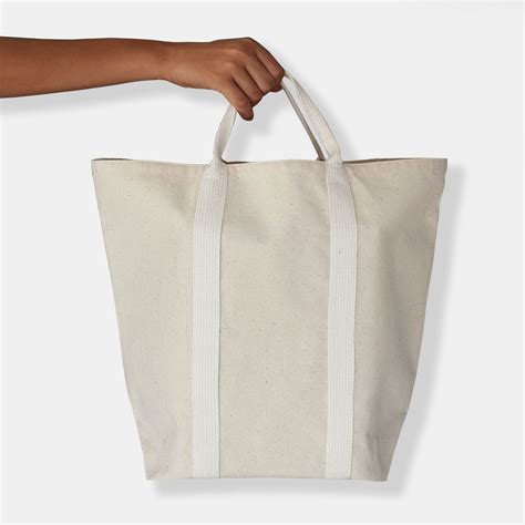 10 Stylish and Sustainable Canvas Tote Bags for Everyday Use - Eco-Friendly Fashion Trends