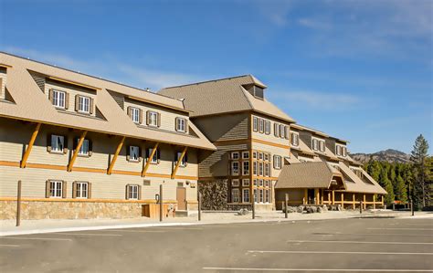 canyon lodge location in yellowstone