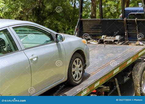 car damaged by towing company