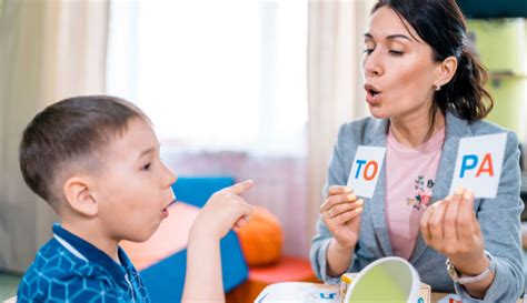 5 Cara Melatih dan Menstimulasi Anak Agar Cepat Berbicara Berkeluarga