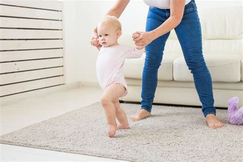 Cara Melatih Anak Bayi Berjalan Learning to walk for 1 year old Baby