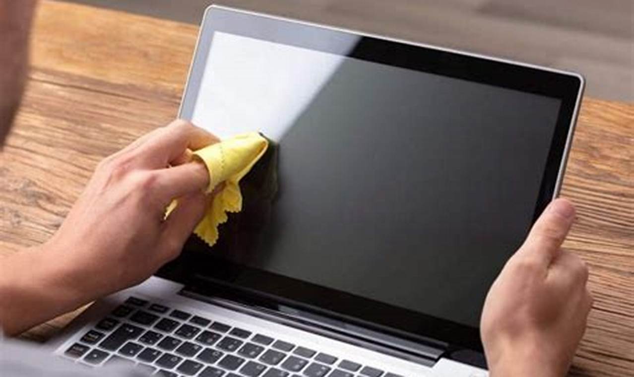 cara membersihkan layar laptop