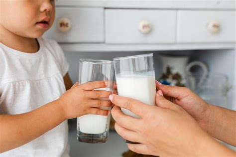 9+ Rekomendasi Susu Formula yang Bagus untuk Bayi & Anak Cara Memulai