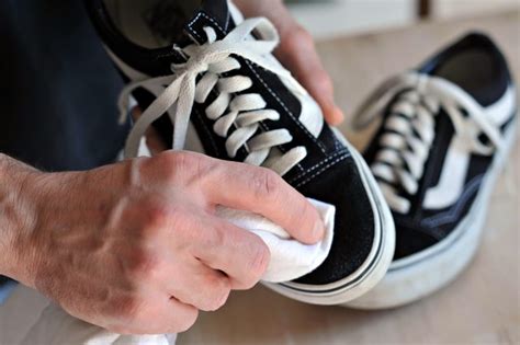cara cuci sepatu yang benar