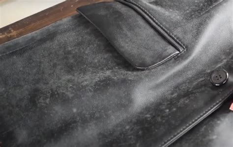 cara membersihkan noda jamur pada jaket kulit with prevention