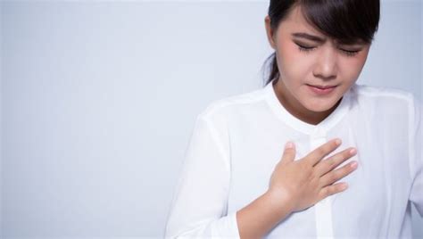 cara mengatasi dada sakit saat tarik nafas