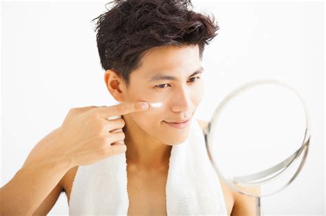 Cara Efektif Merawat Wajah Pria Tanpa Skincare
