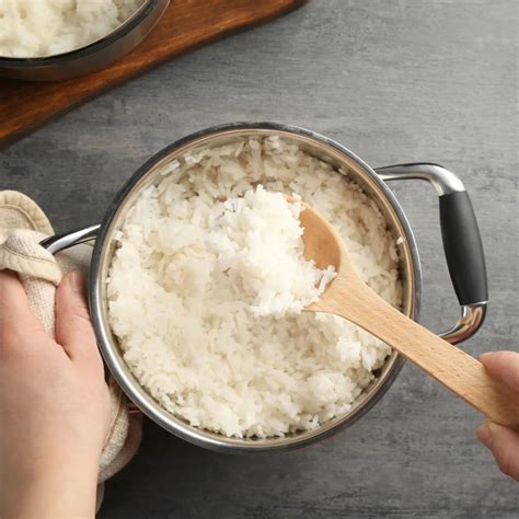 Ilustrasi Cara Memasak Beras Merah untuk Diet dengan Rice Cooker