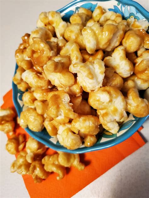 caramel corn with hulless puffs