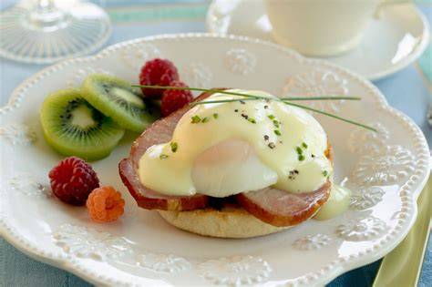 Naughty Carbs Eggs Benedict (Low Carb)