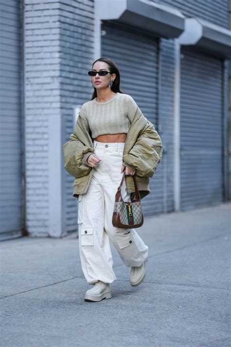 Khaki joggers outfit womens, Cargo pants Outfit Ideas With Joggers