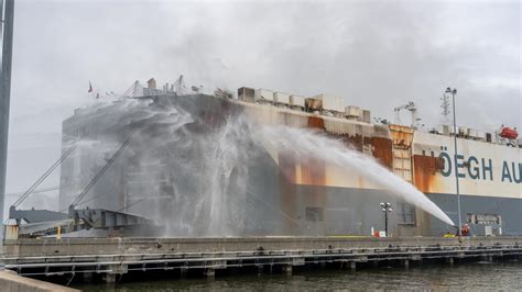 cargo ship caught fire with cars