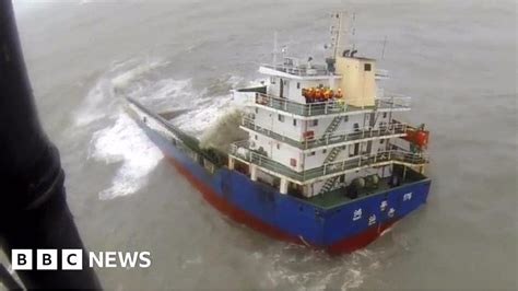 cargo ship sinks in hurricane