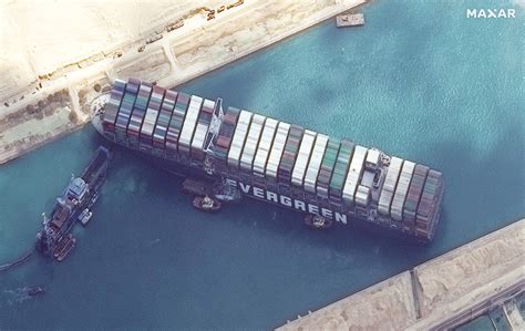 cargo ship stuck in suez canal