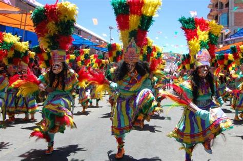 Entre bailes y música, Bolivia promociona el Carnaval de